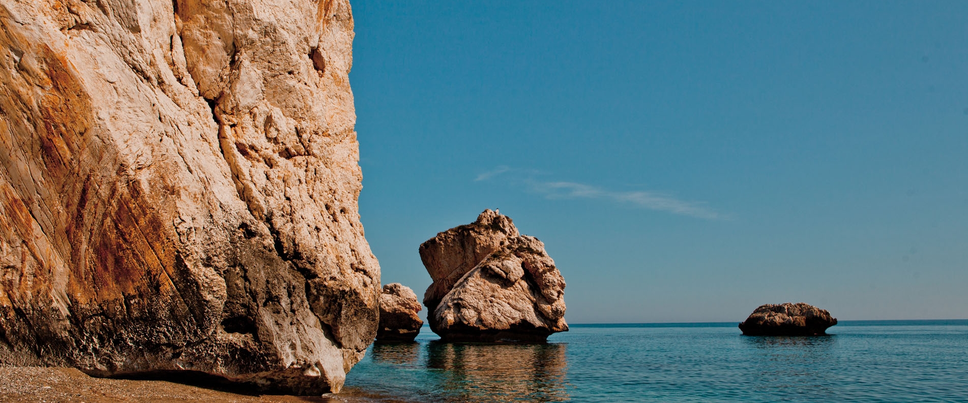 Petra tou Romiou: a scenic beach located between Limassol and Paphos