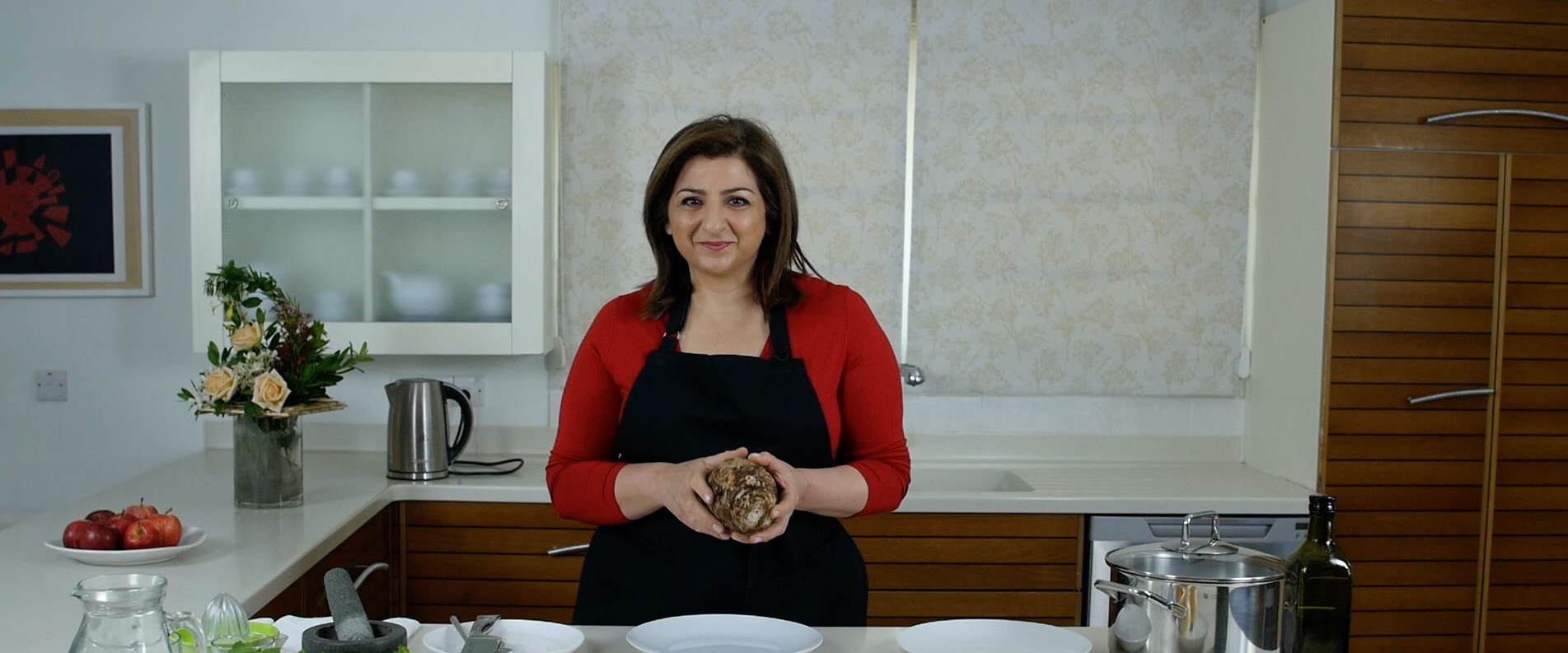 Кипрская кухня с Мариленой: Колокаси с сельдереем и помидорами