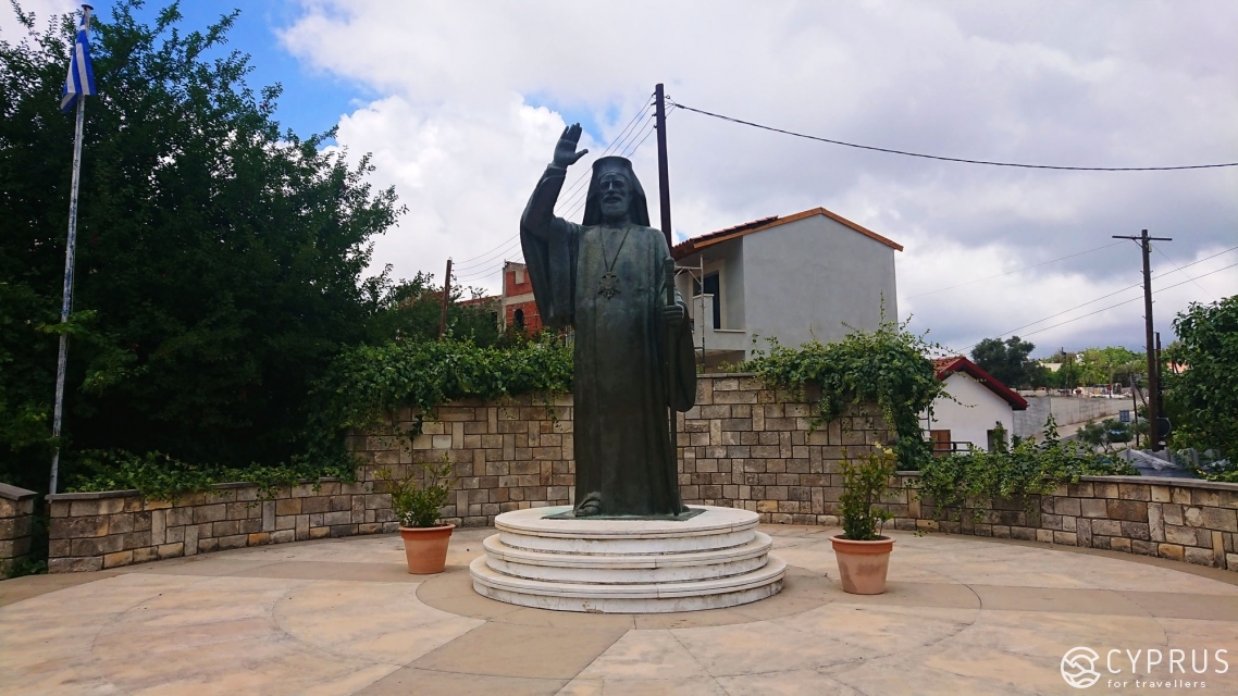 Памятник архиепископу Макариосу III, деревня Пано Панагия, Кипр