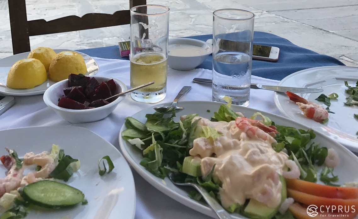 обед в рыбном ресторане в деревне Зиги, Кипр